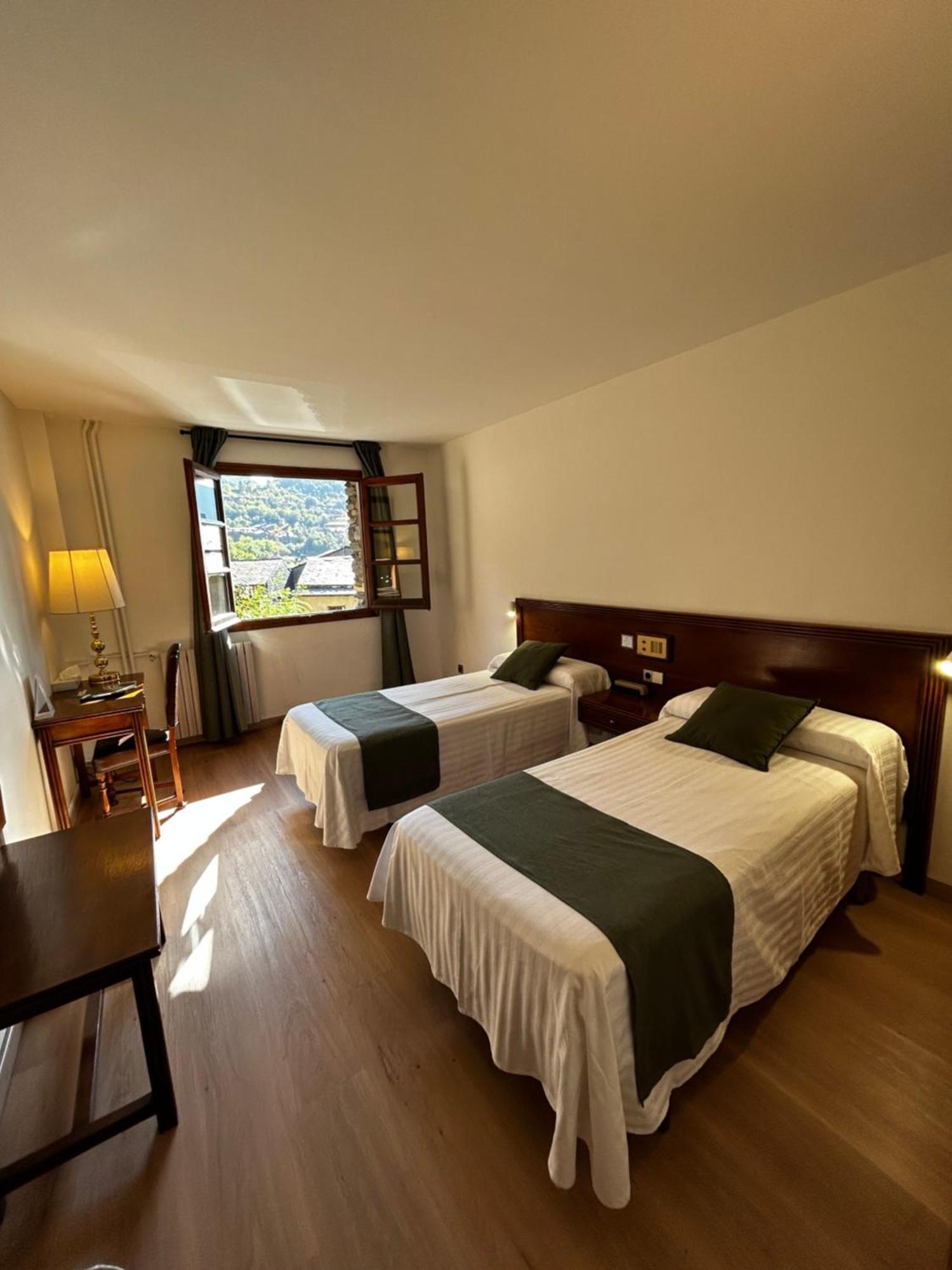Hotel Santa Barbara De La Vall D'Ordino Exterior photo