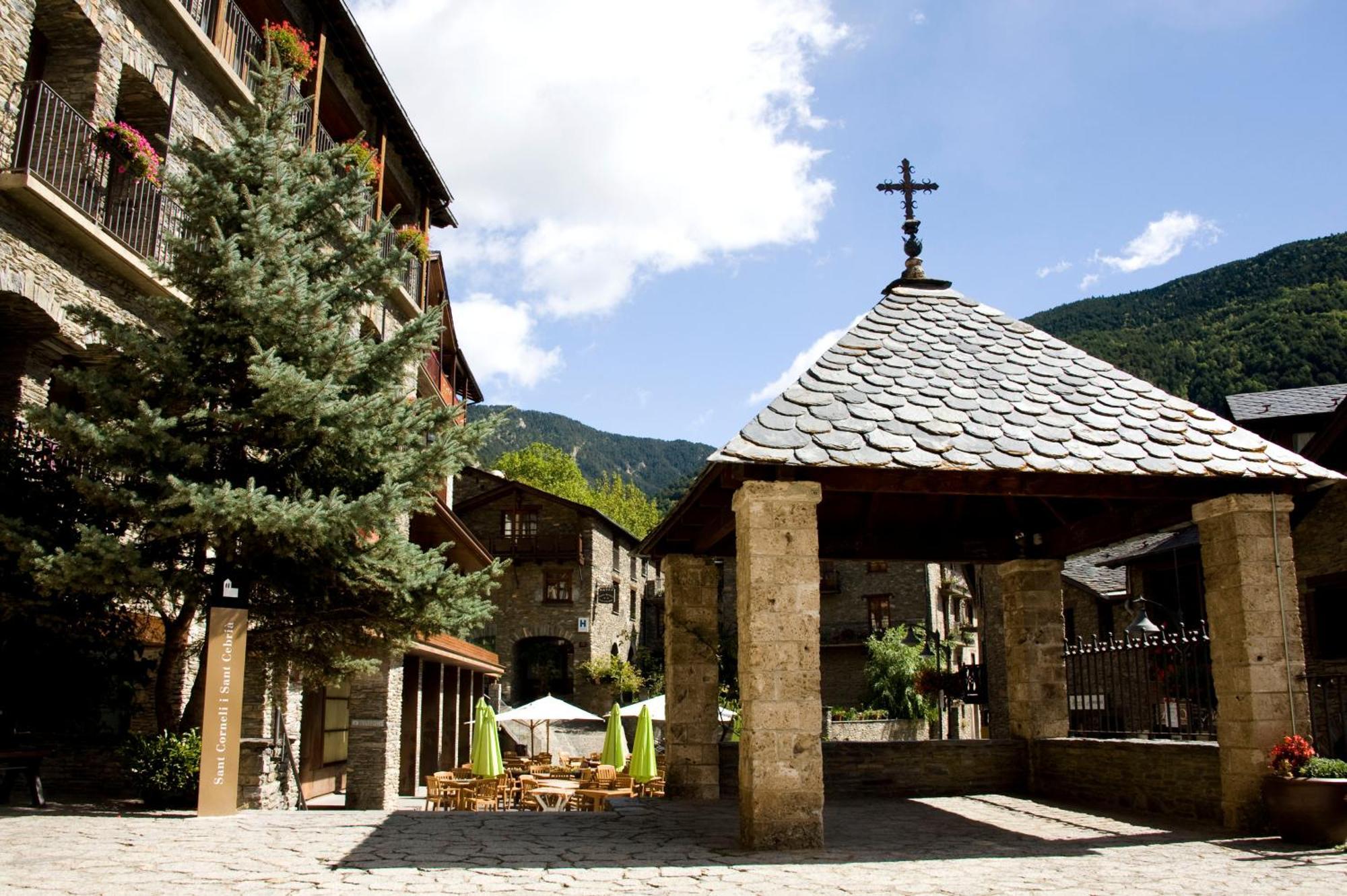 Hotel Santa Barbara De La Vall D'Ordino Exterior photo