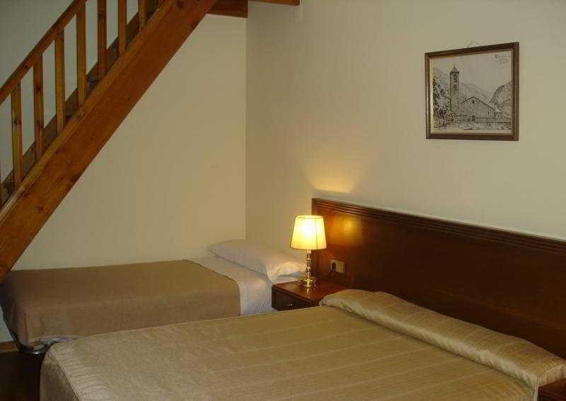 Hotel Santa Barbara De La Vall D'Ordino Room photo