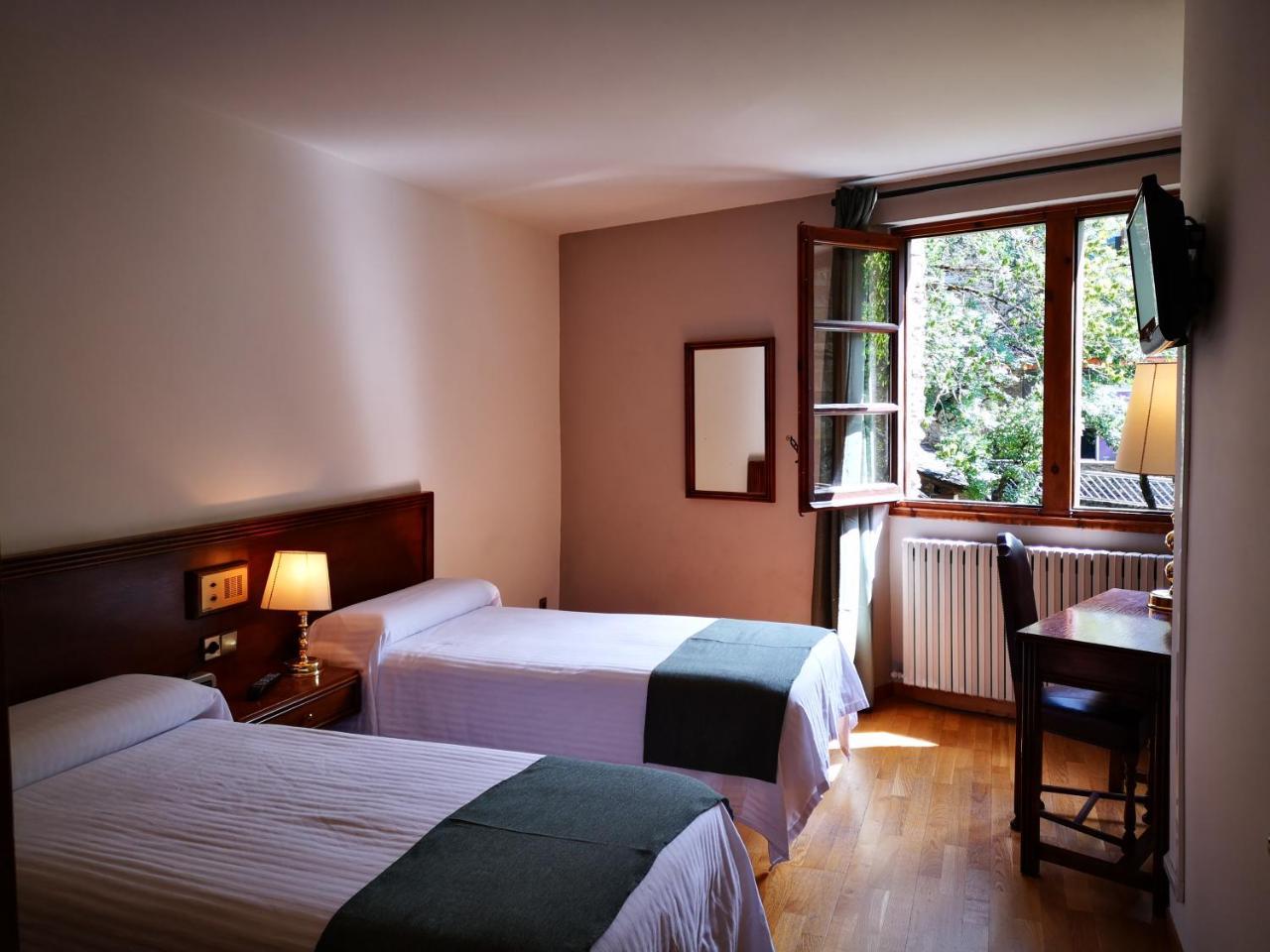Hotel Santa Barbara De La Vall D'Ordino Exterior photo